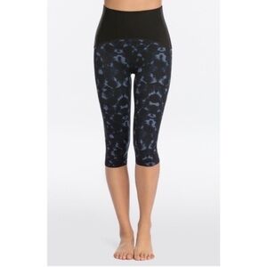 Spanx The Active Compression Knee Pant Blue Camo Midnight Sky Crop Leggings